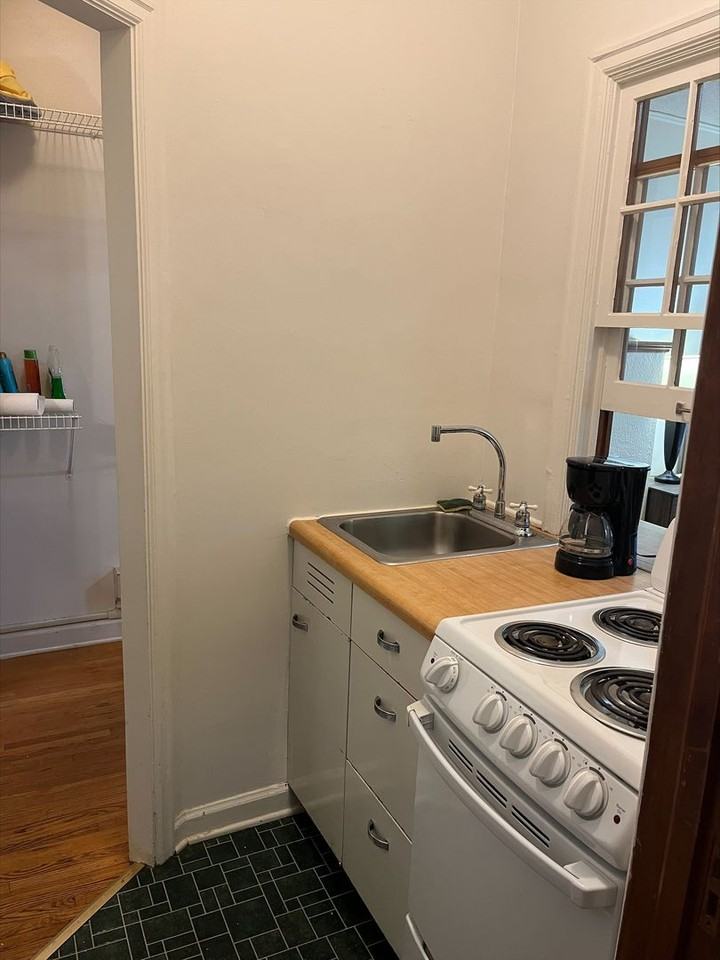 Summit Apartments - Photo 3 of 8