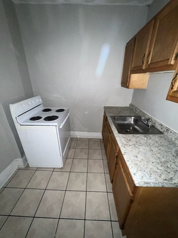 Historical Apartments l Oak St - Photo 3 of 17