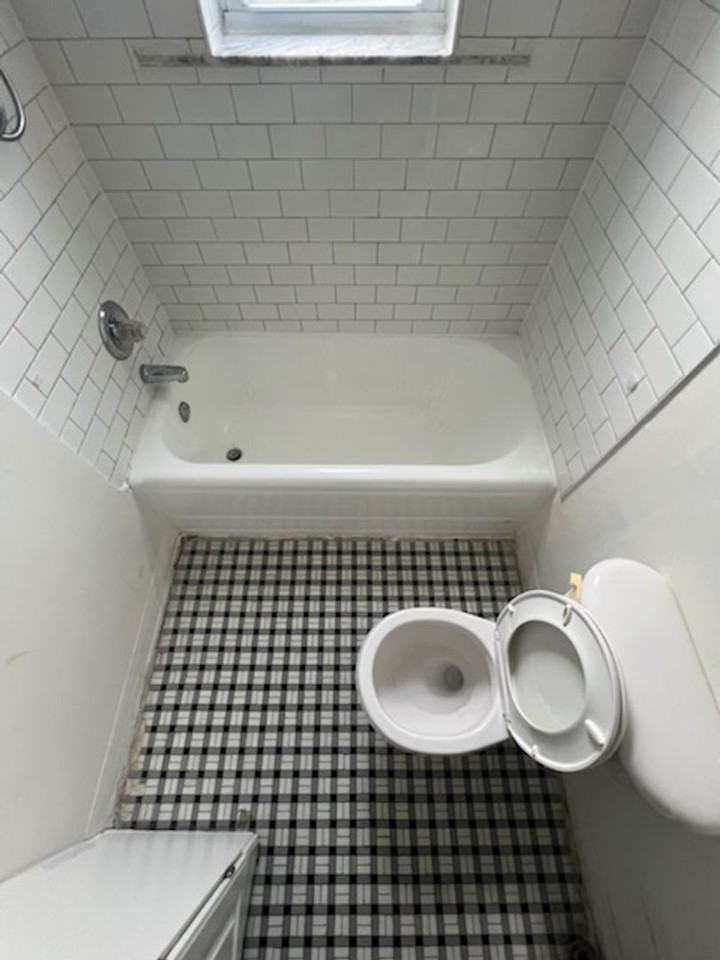 Historical Apartments l Oak St - Photo 5 of 17