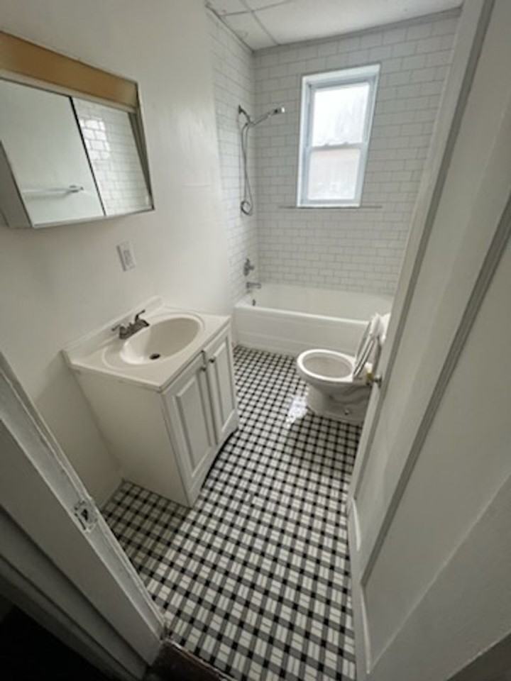 Historical Apartments l Oak St - Photo 6 of 17