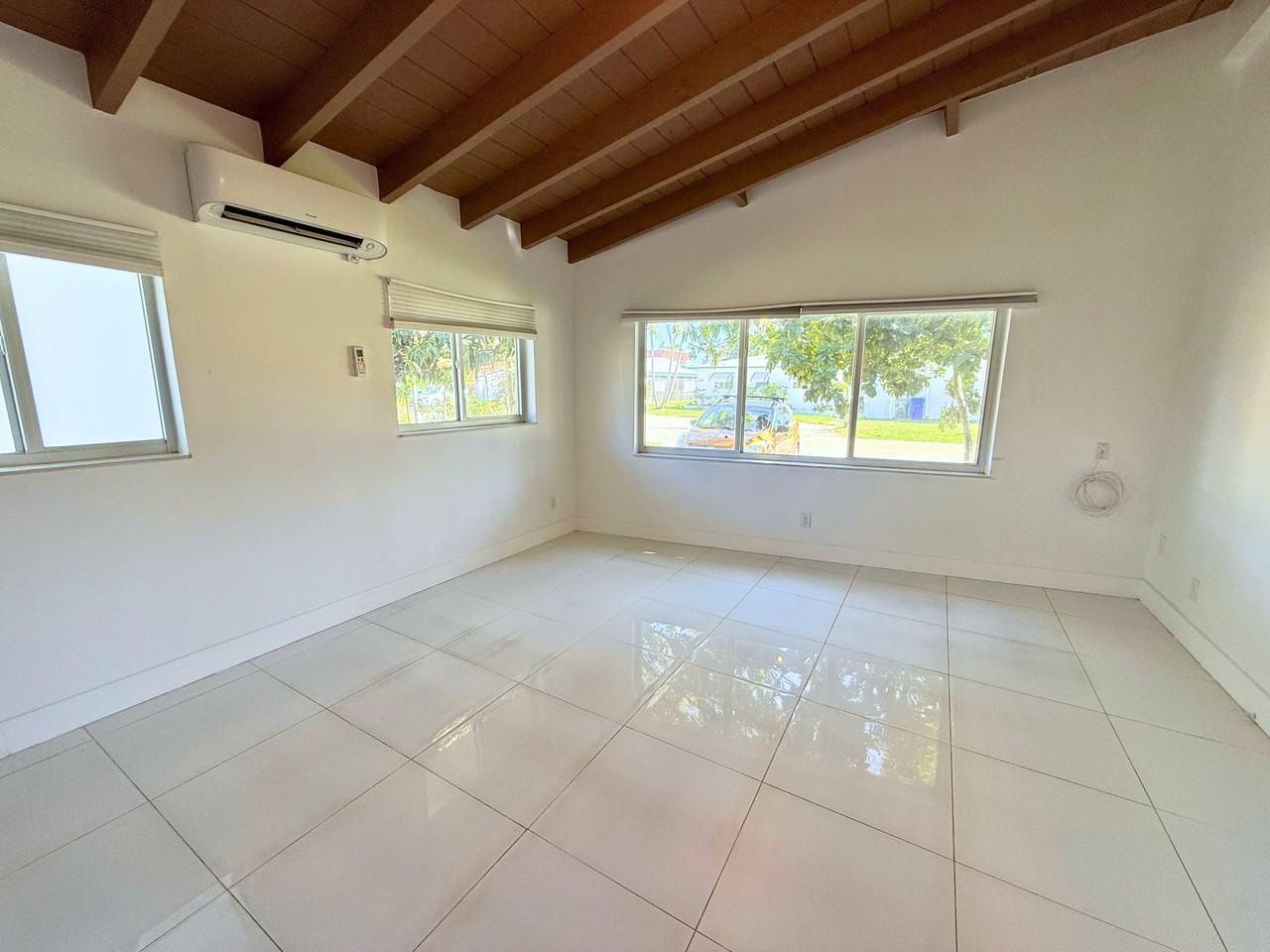 1205 N 15th Ct - Photo 3 of 12