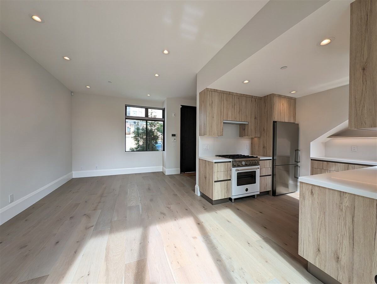 2709 23rd St - Photo 5 of 20