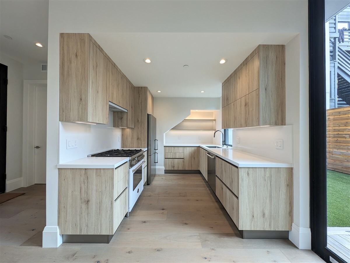 2709 23rd St - Photo 6 of 20