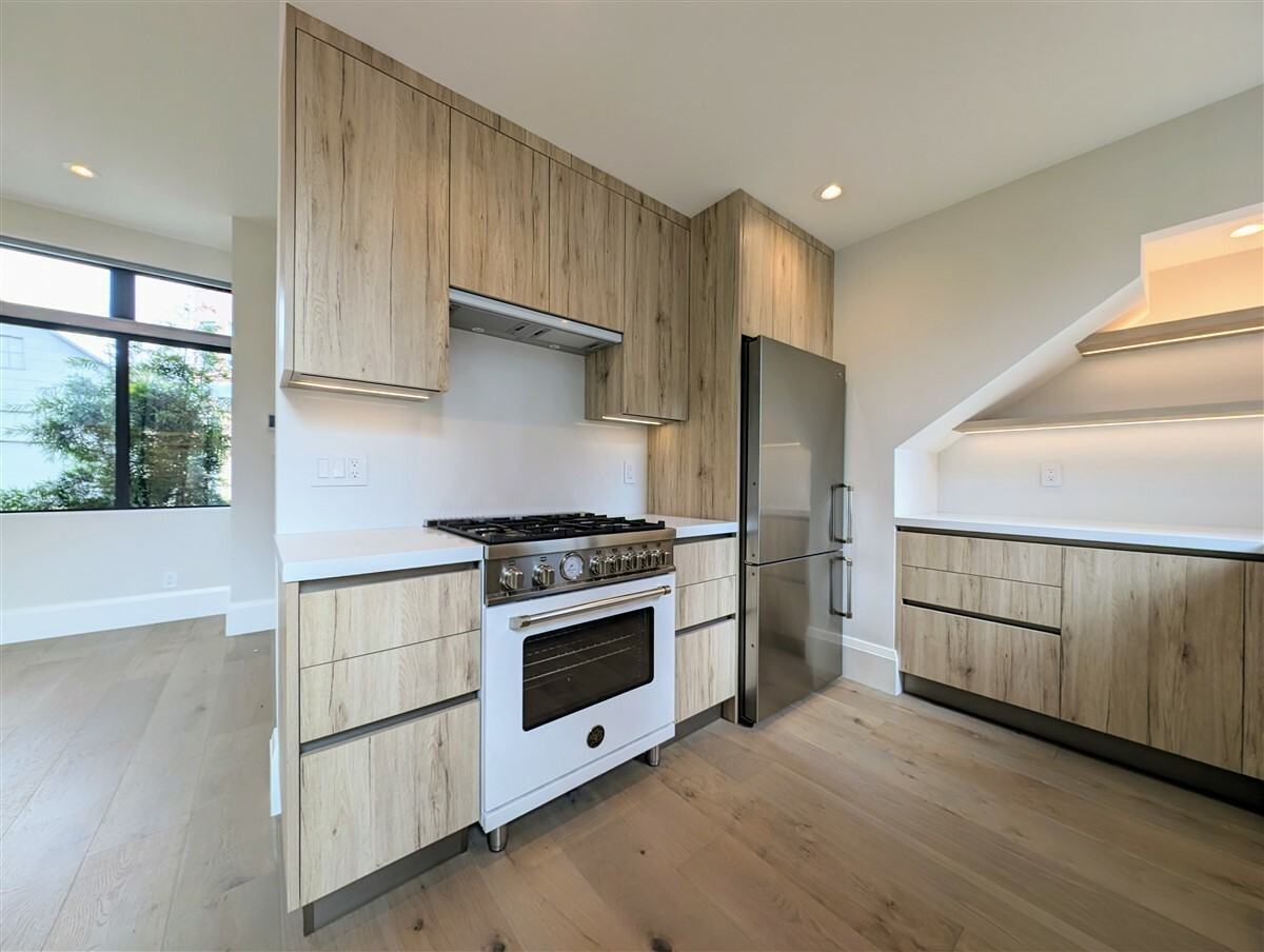 2709 23rd St - Photo 7 of 20