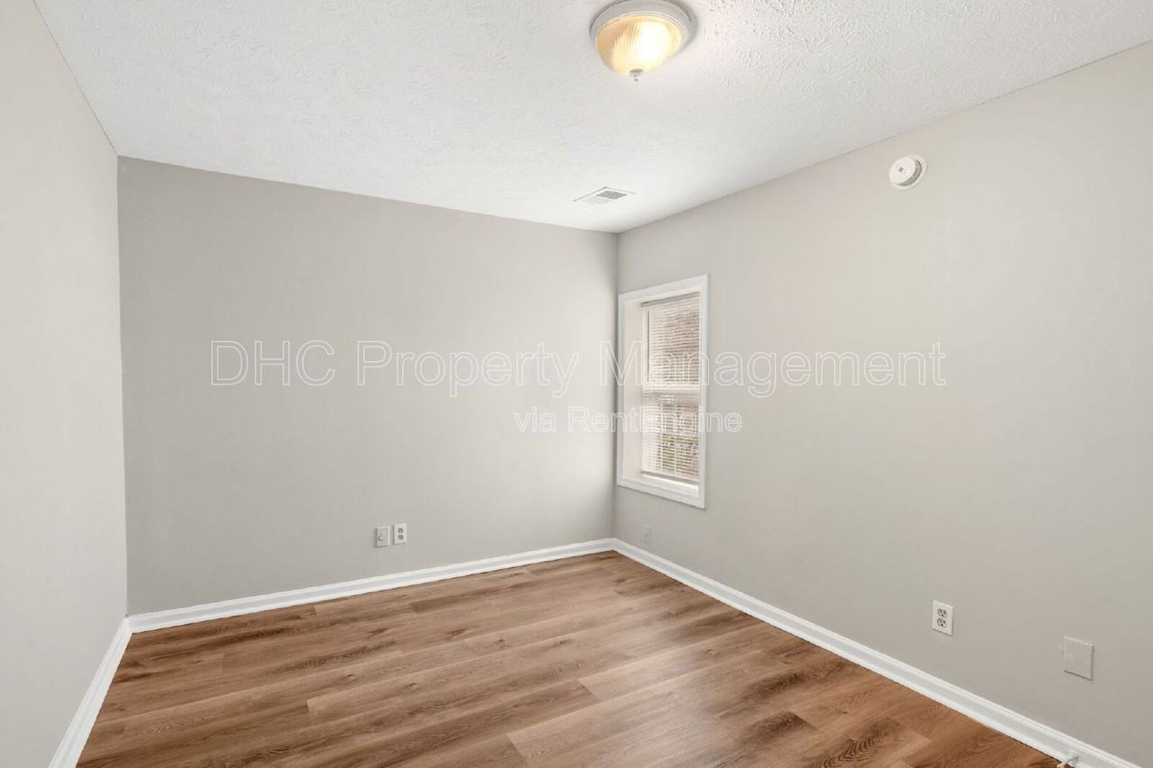 1435 Lynford Dr Sw - Photo 7 of 11