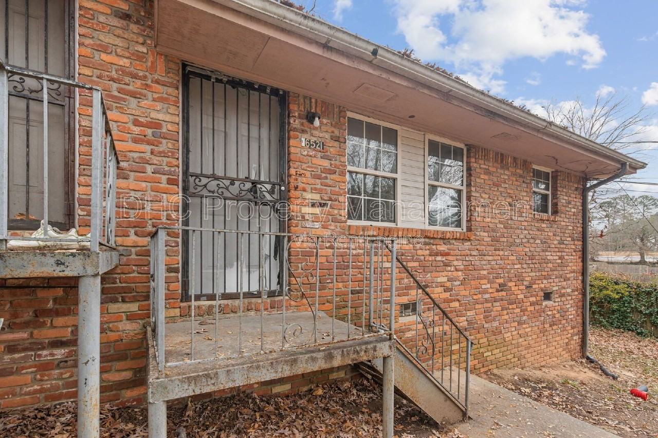 6521 Raymond Dr - Photo 2 of 11