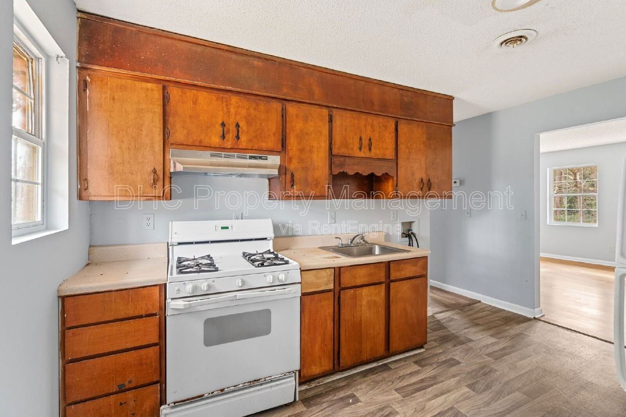 6521 Raymond Dr - Photo 3 of 11