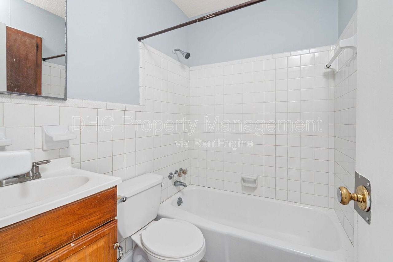 6521 Raymond Dr - Photo 6 of 11