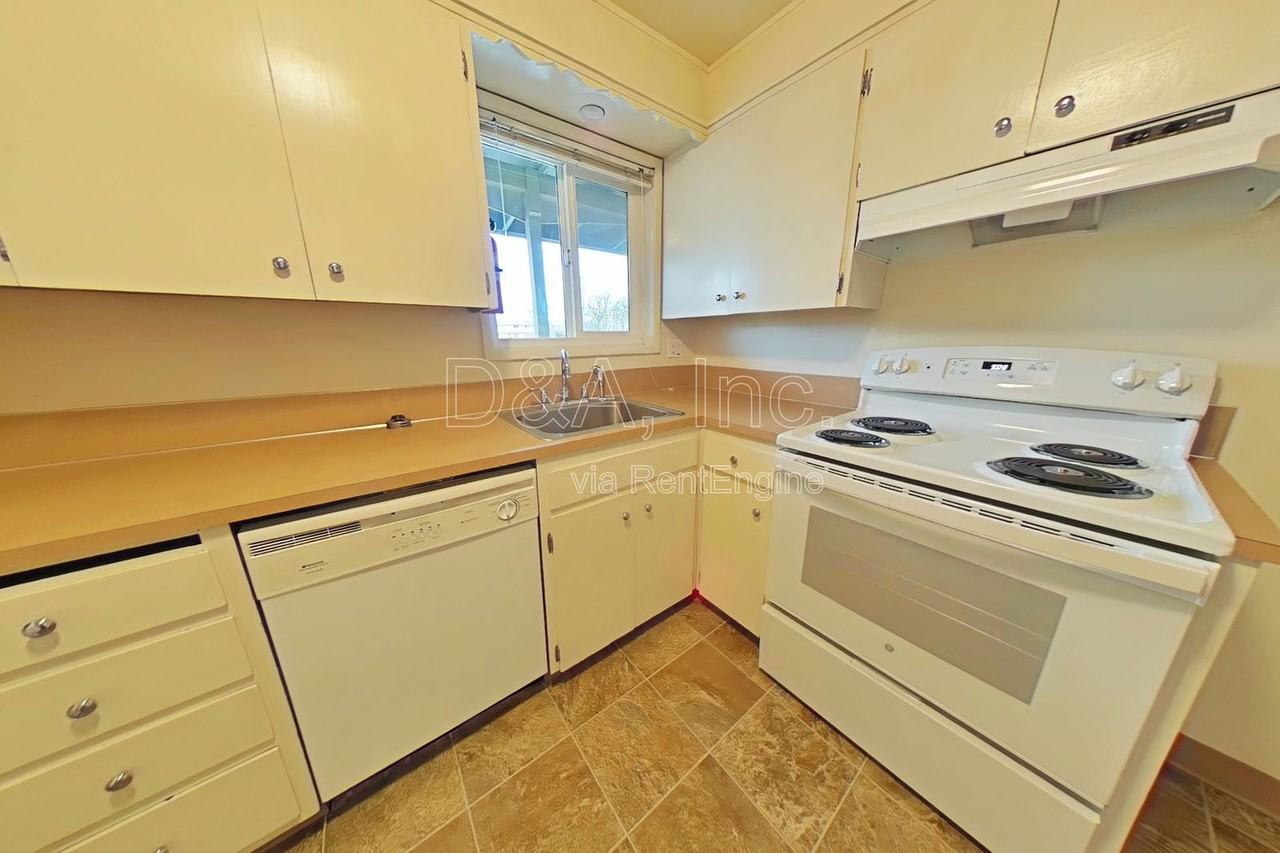 2014 Main St #2 - Photo 4 of 9