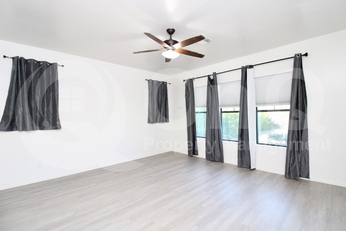 3860 E Horseshoe Pl - Photo 6 of 24