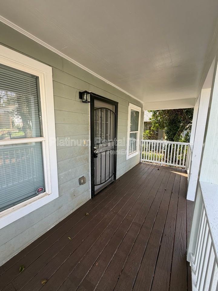 504 Dunbar St Sw - Photo 3 of 22