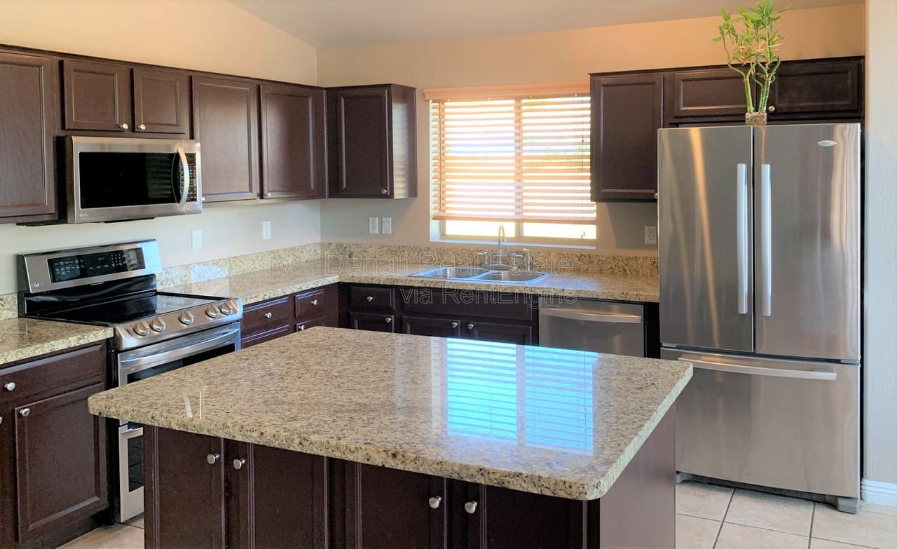 1273 N Exeter St - Photo 3 of 23