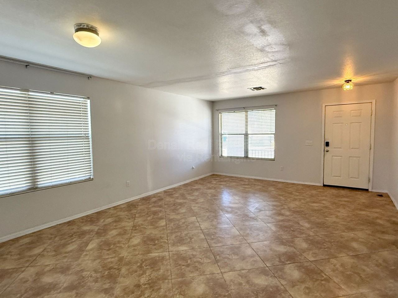 2314 S Lynch - Photo 6 of 32