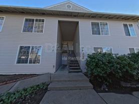 325 Se Lilly Ave #D - Photo 1 of 1