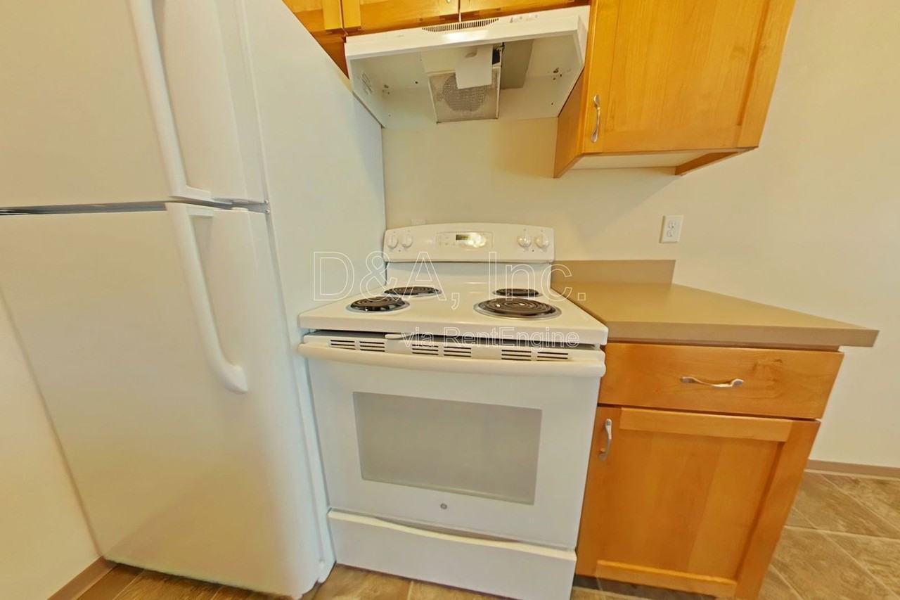325 Se Lilly Ave #D - Photo 7 of 18