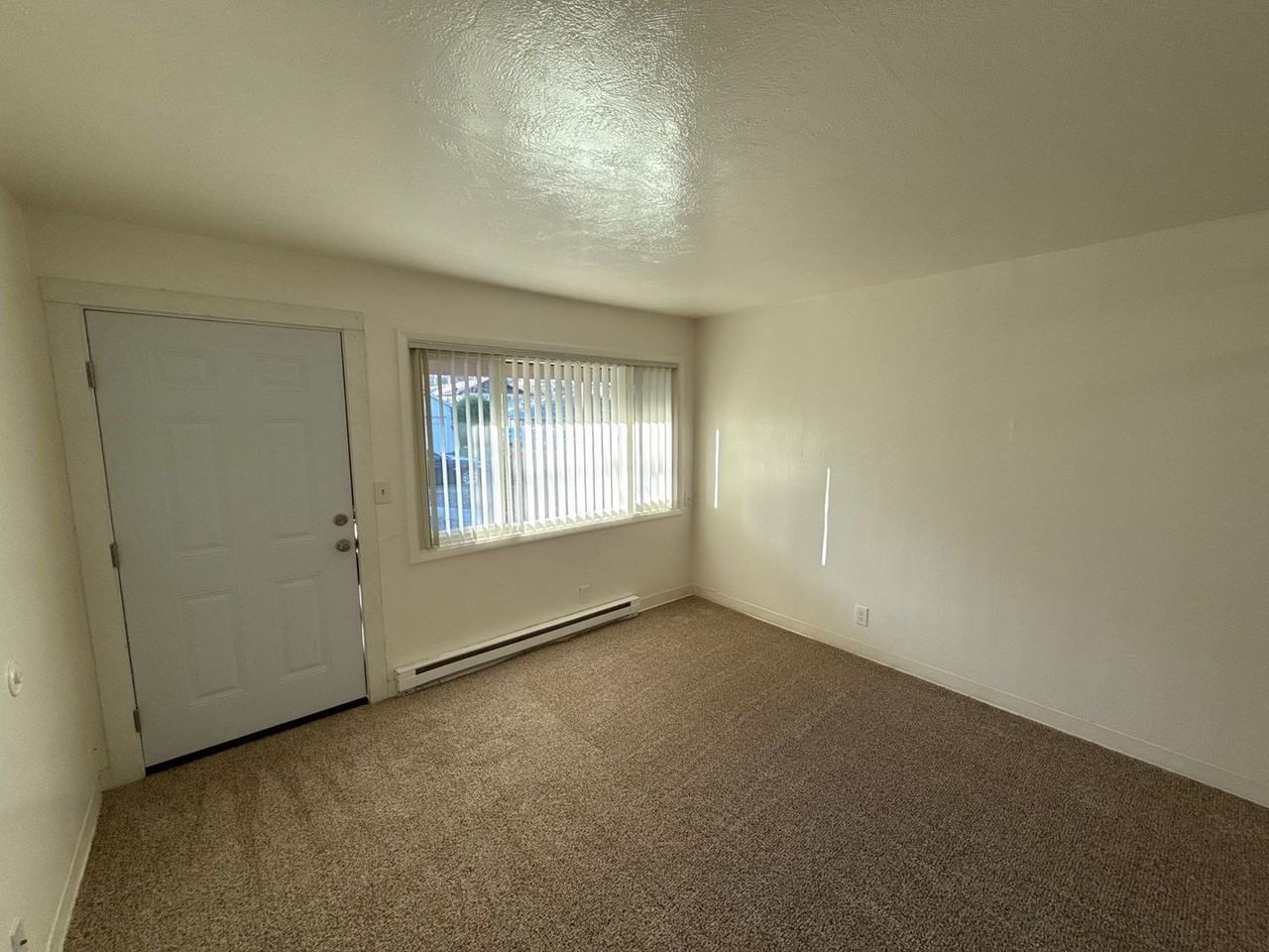 239 Kearney St S - Photo 5 of 14