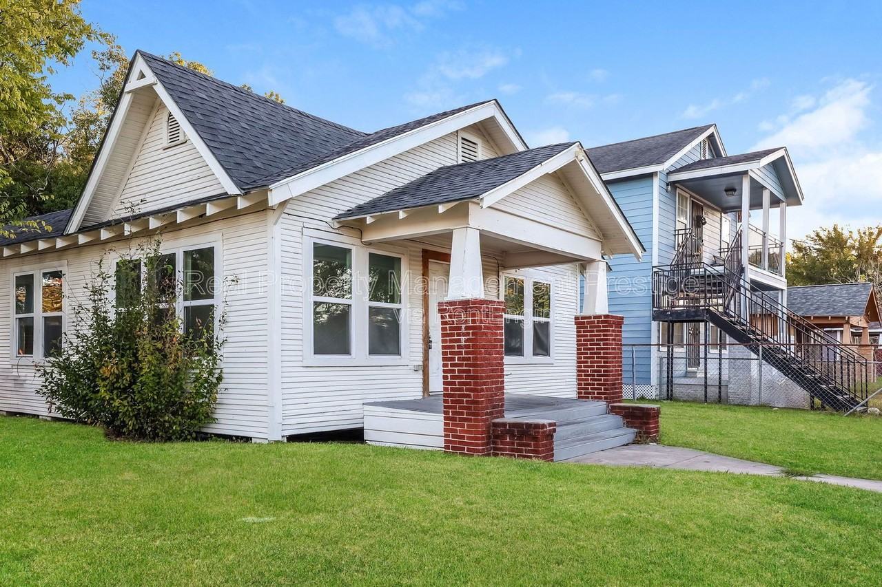 310 W James St - Photo 2 of 10