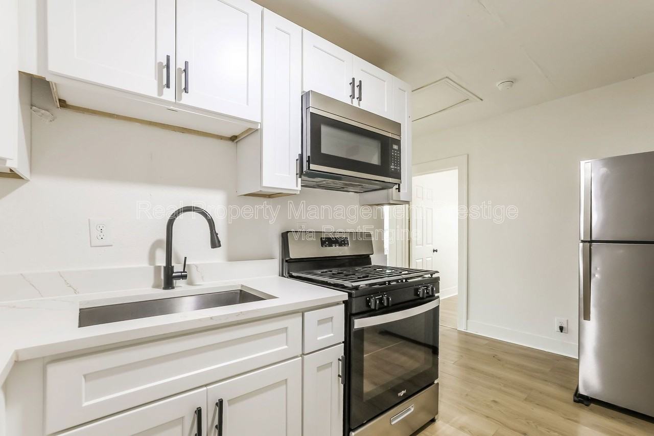 310 W James St - Photo 5 of 10