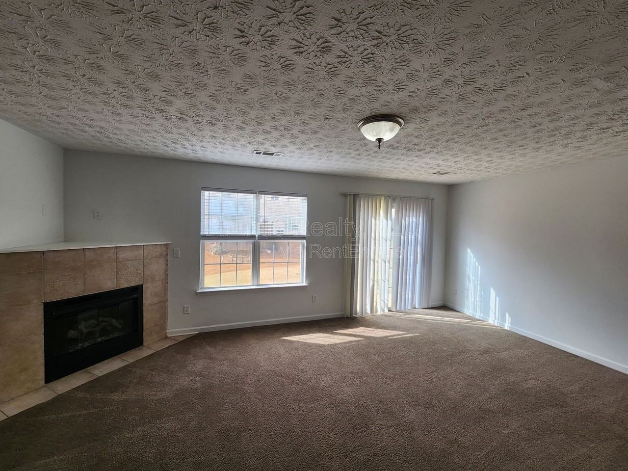 687 Georgetown Ct - Photo 2 of 11