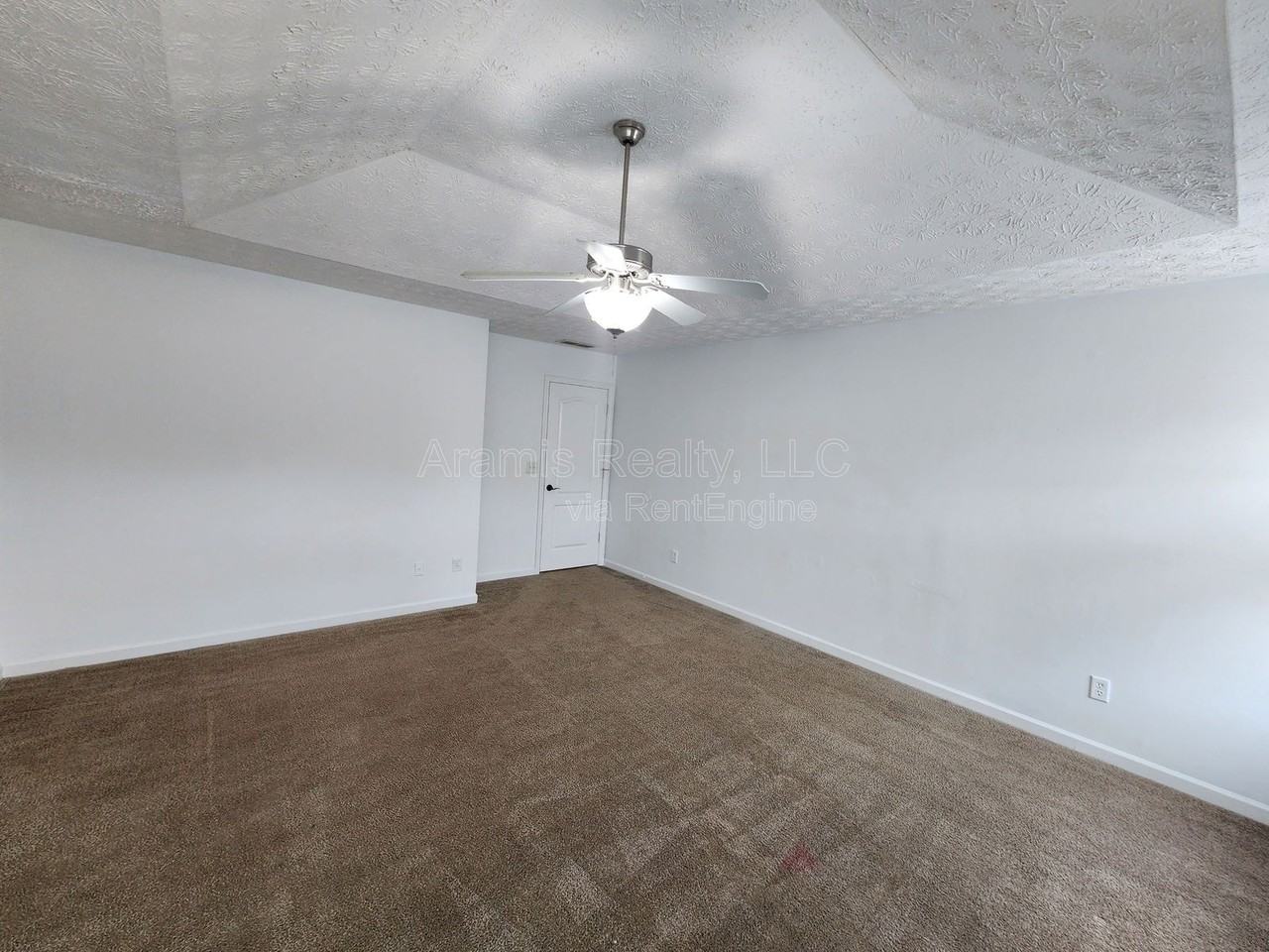 687 Georgetown Ct - Photo 5 of 11