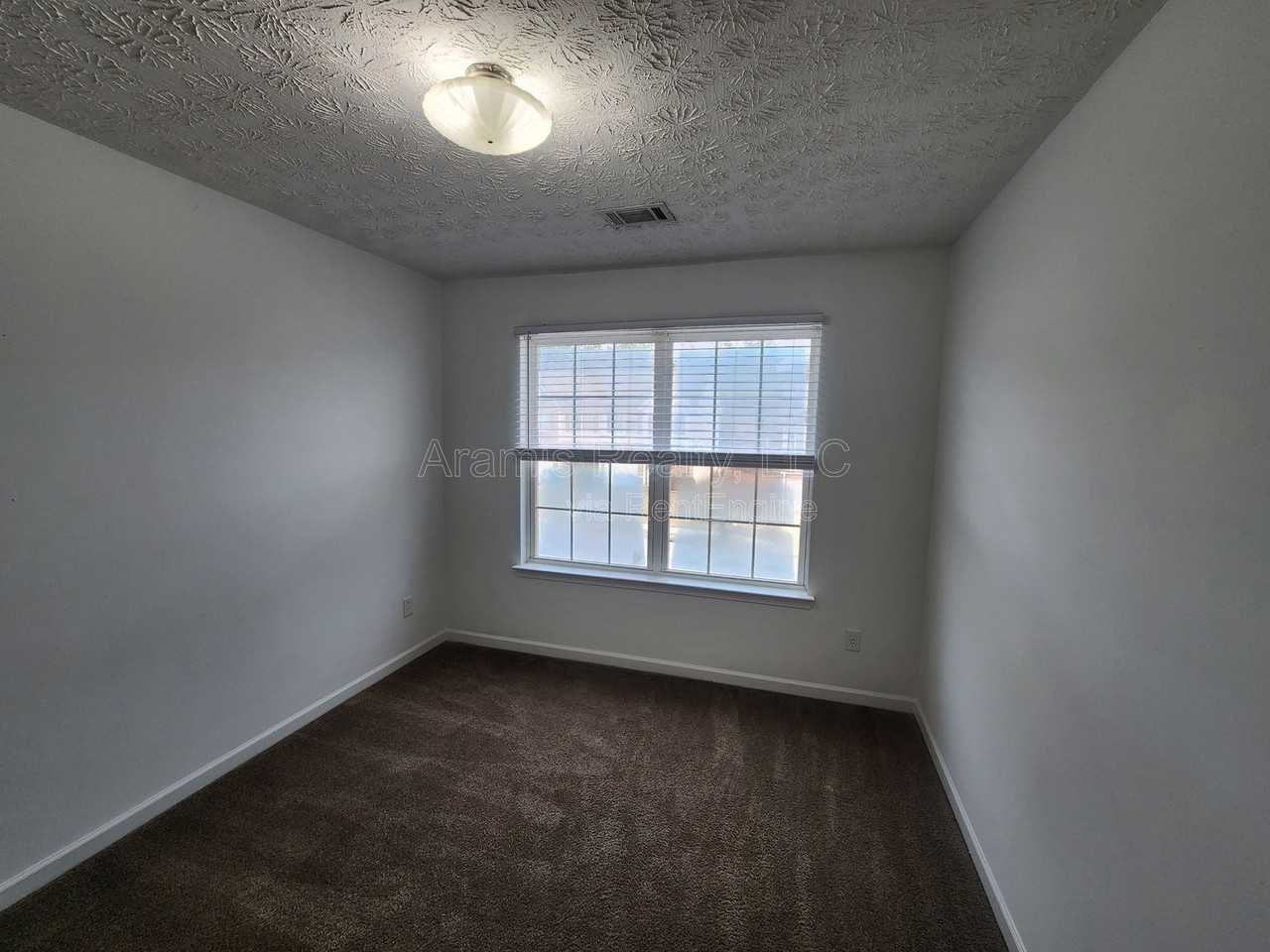 687 Georgetown Ct - Photo 6 of 11