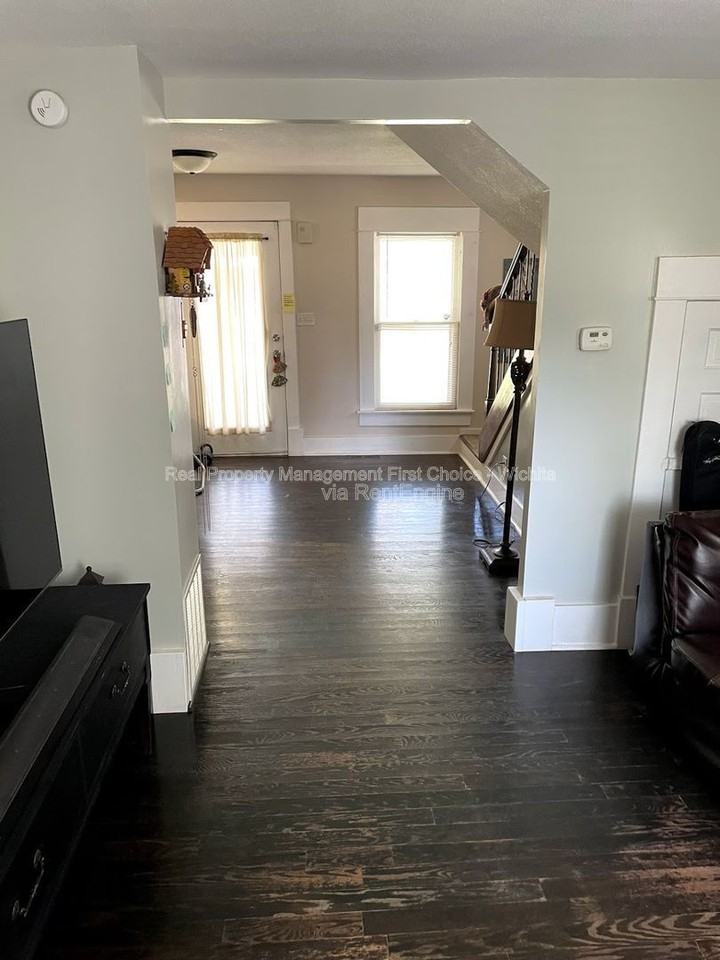 830 S Fern St - Photo 3 of 20