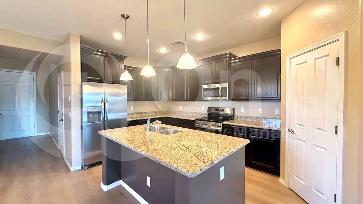 931 E Harrison St - Photo 5 of 28