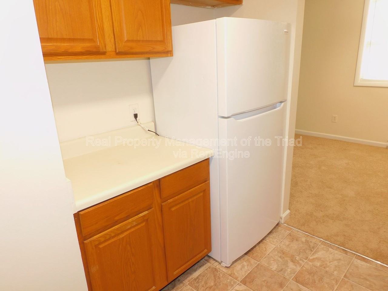 2300 Willow Rd - Photo 5 of 19