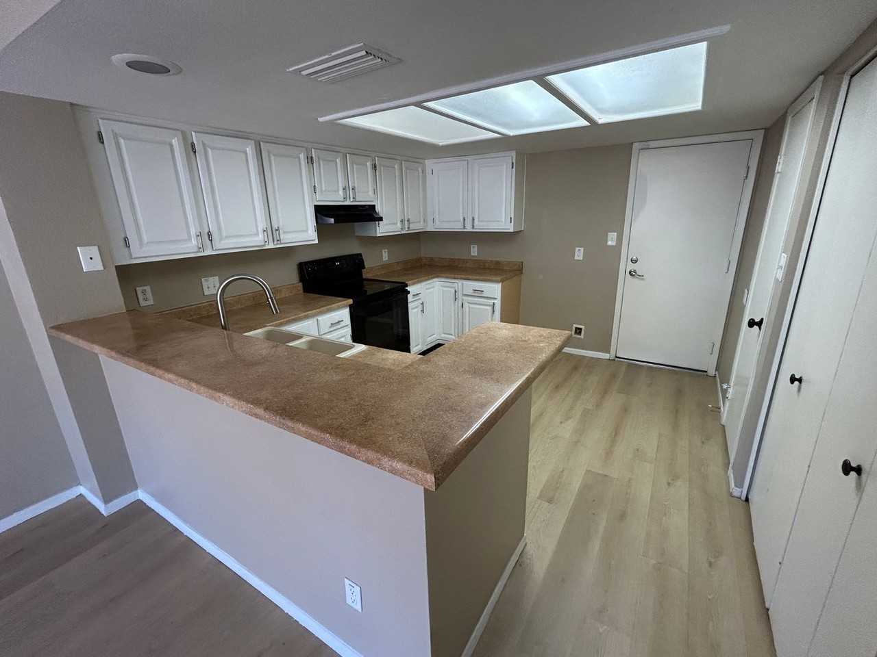 521 E Kristal Way - Photo 4 of 18