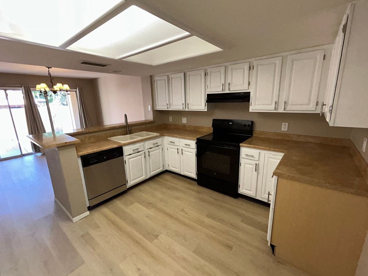 521 E Kristal Way - Photo 5 of 18