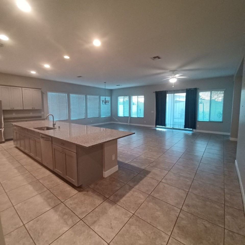 14360 W Corrine Dr - Photo 7 of 24