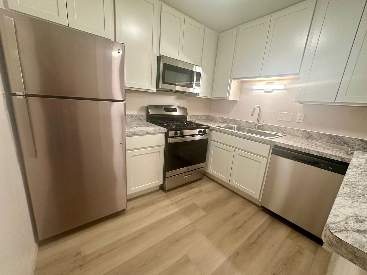 1668 Shawano Ave - Photo 5 of 20