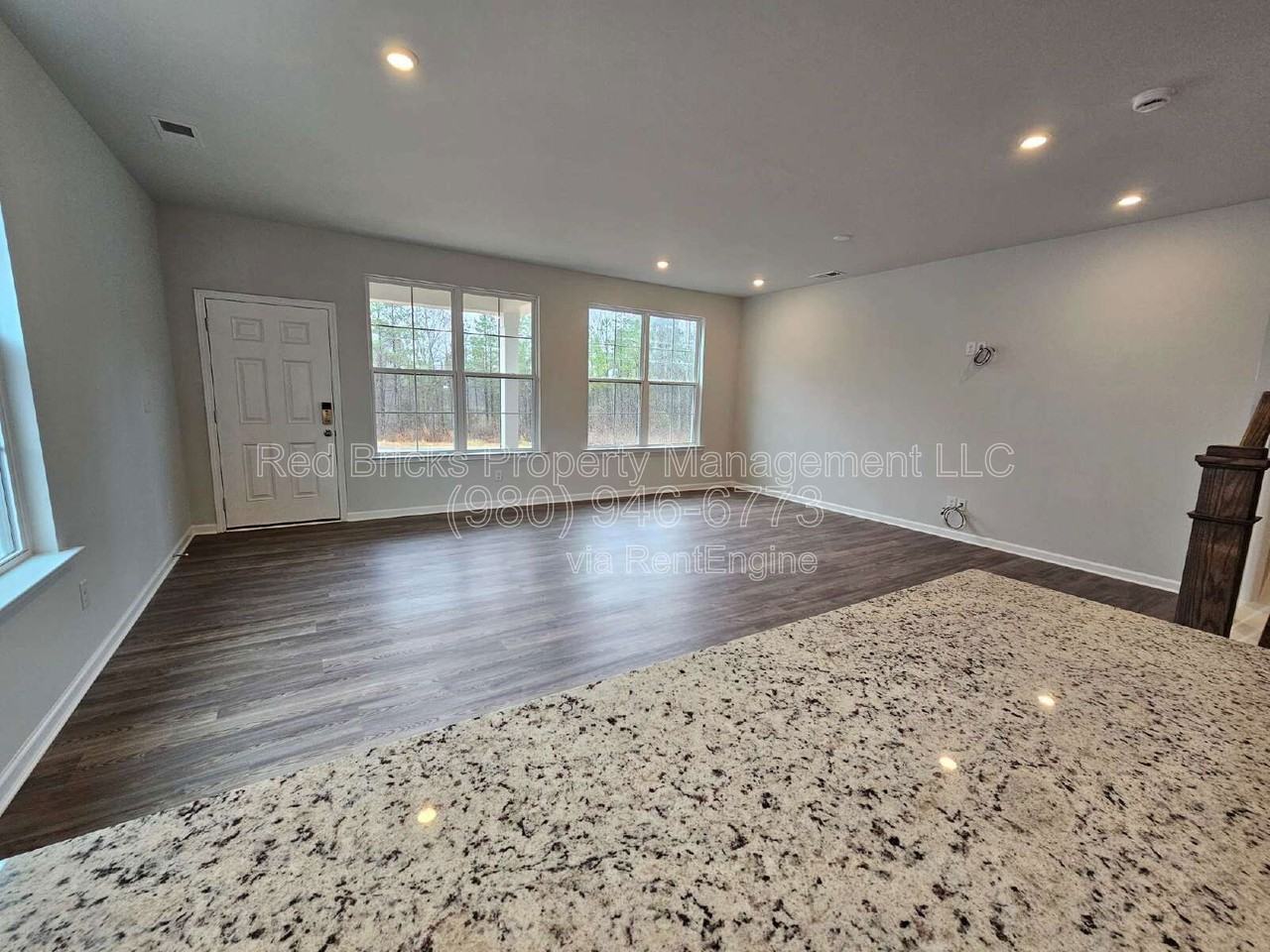 7828 Nelson Rd - Photo 3 of 34