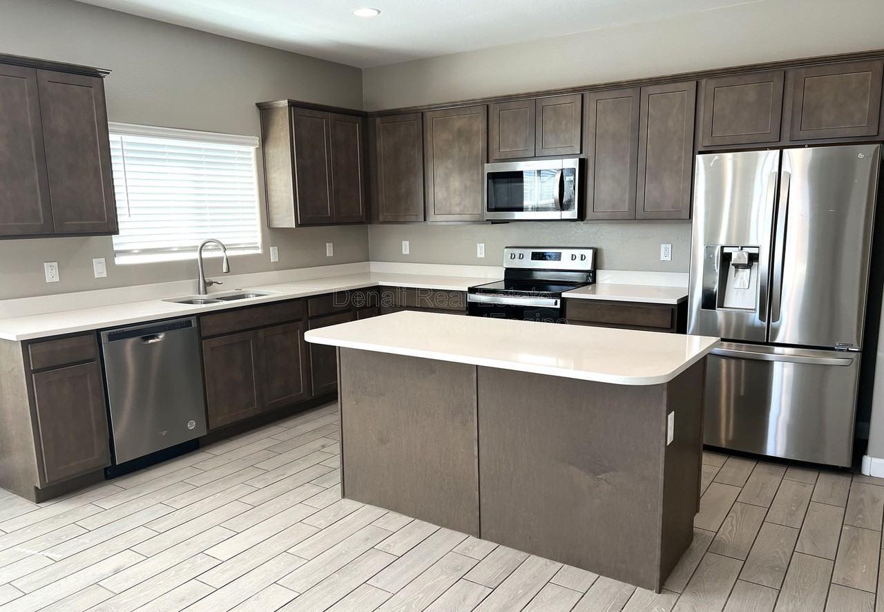 8213 S 45th Ave - Photo 2 of 26