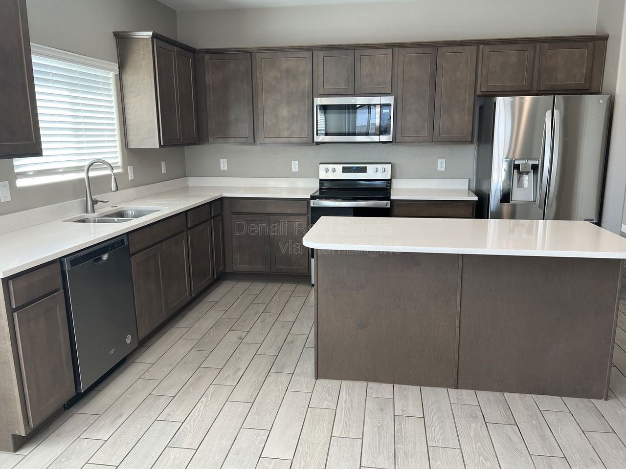 8213 S 45th Ave - Photo 3 of 26