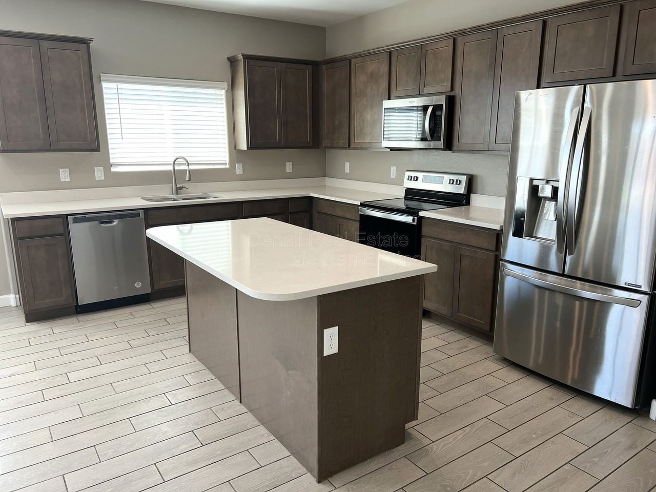 8213 S 45th Ave - Photo 4 of 26