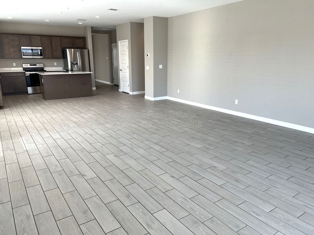 8213 S 45th Ave - Photo 6 of 26