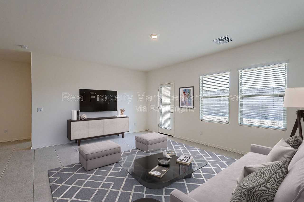 19410 W Hazelwood St - Photo 6 of 27