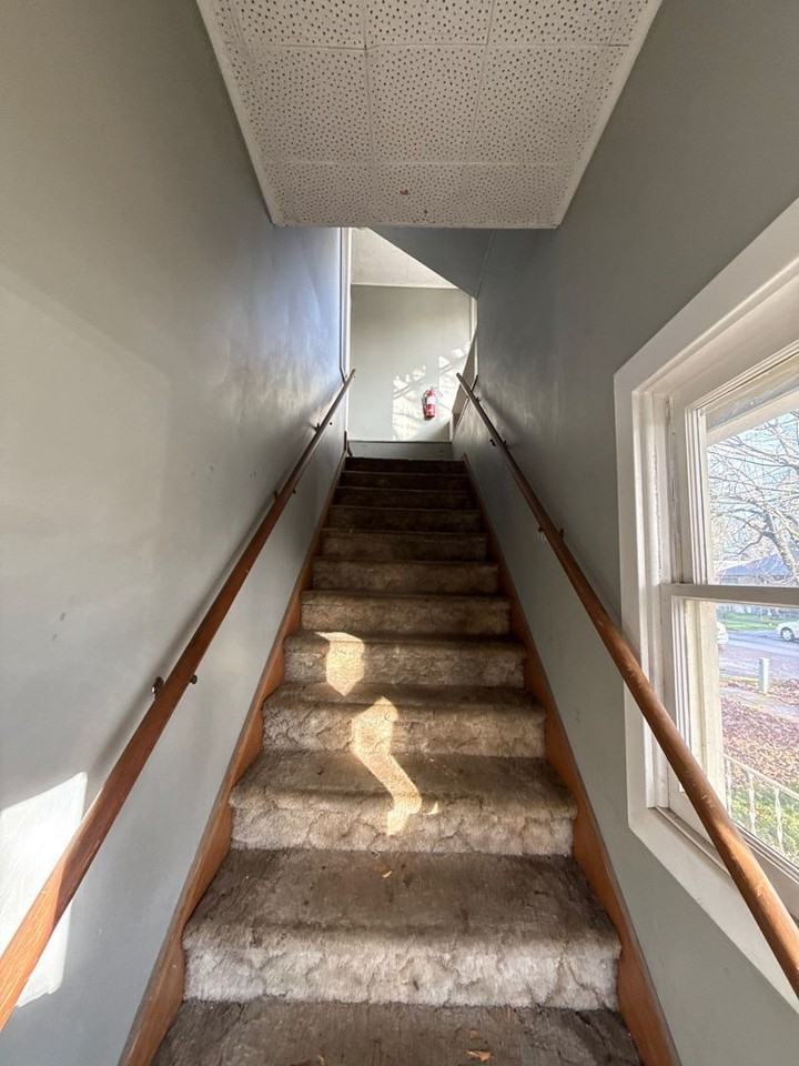 635 Thompson Ave Ne Apt A - Photo 2 of 15