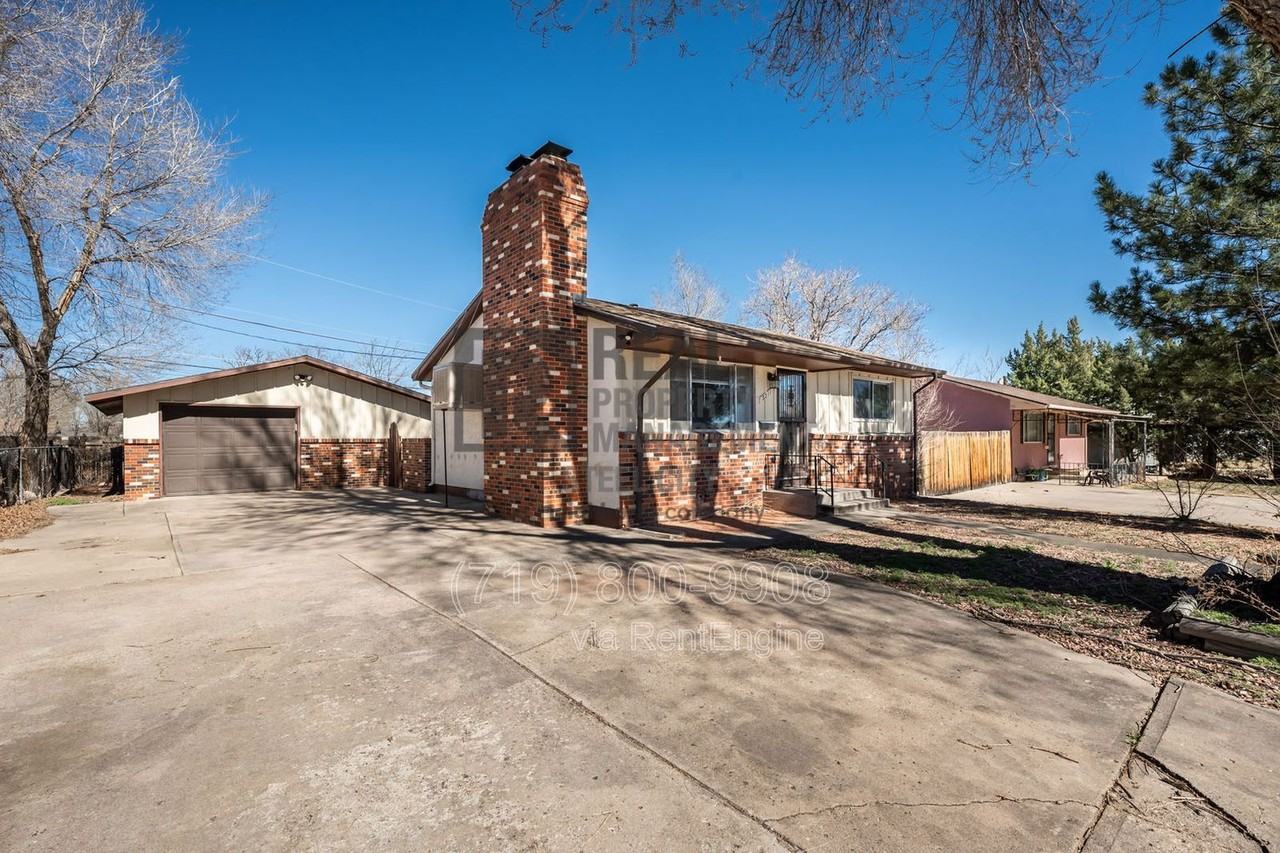 3211 Fairfield Ln - Photo 2 of 27