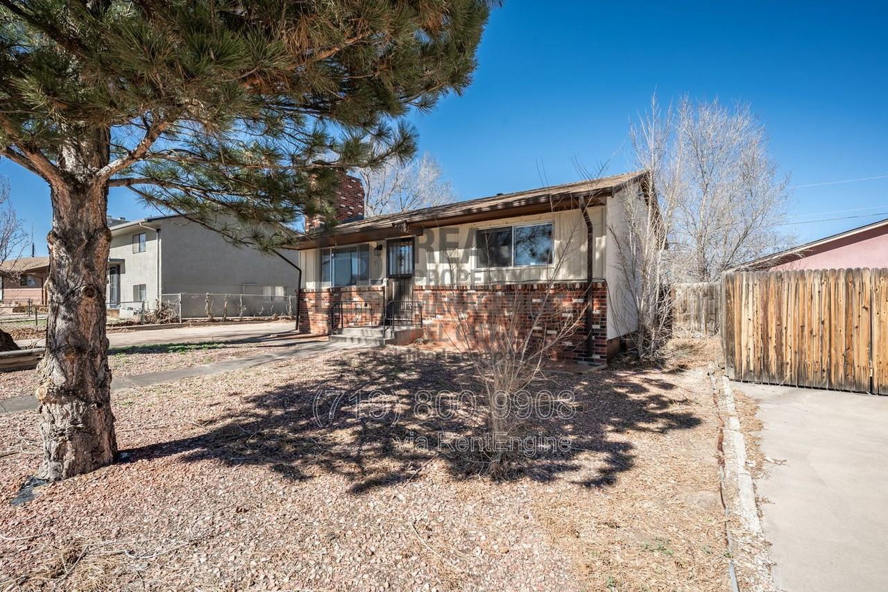 3211 Fairfield Ln - Photo 3 of 27