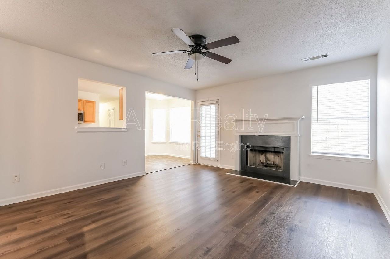 828 Marcus Ln - Photo 4 of 18