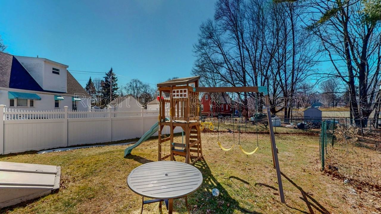 10 Harkness Dr - Photo 4 of 22