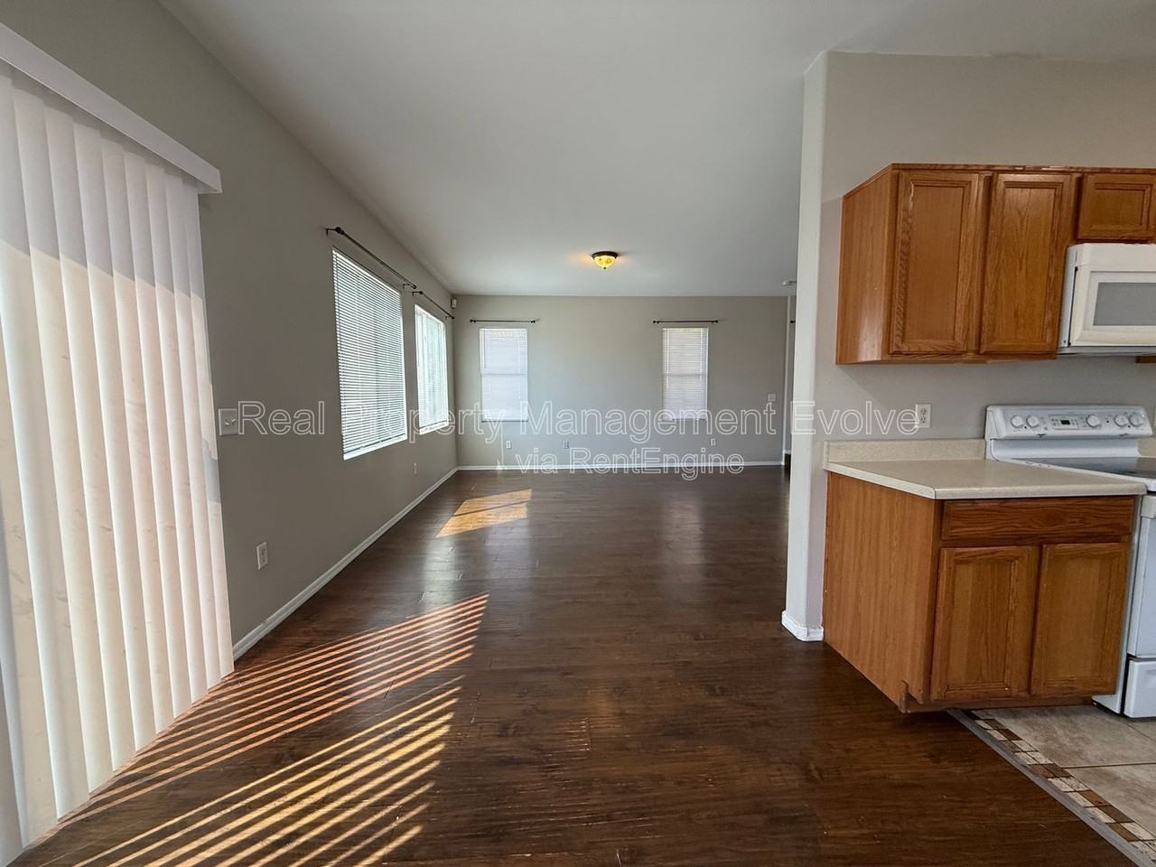 7238 S 42nd Ln - Photo 7 of 35