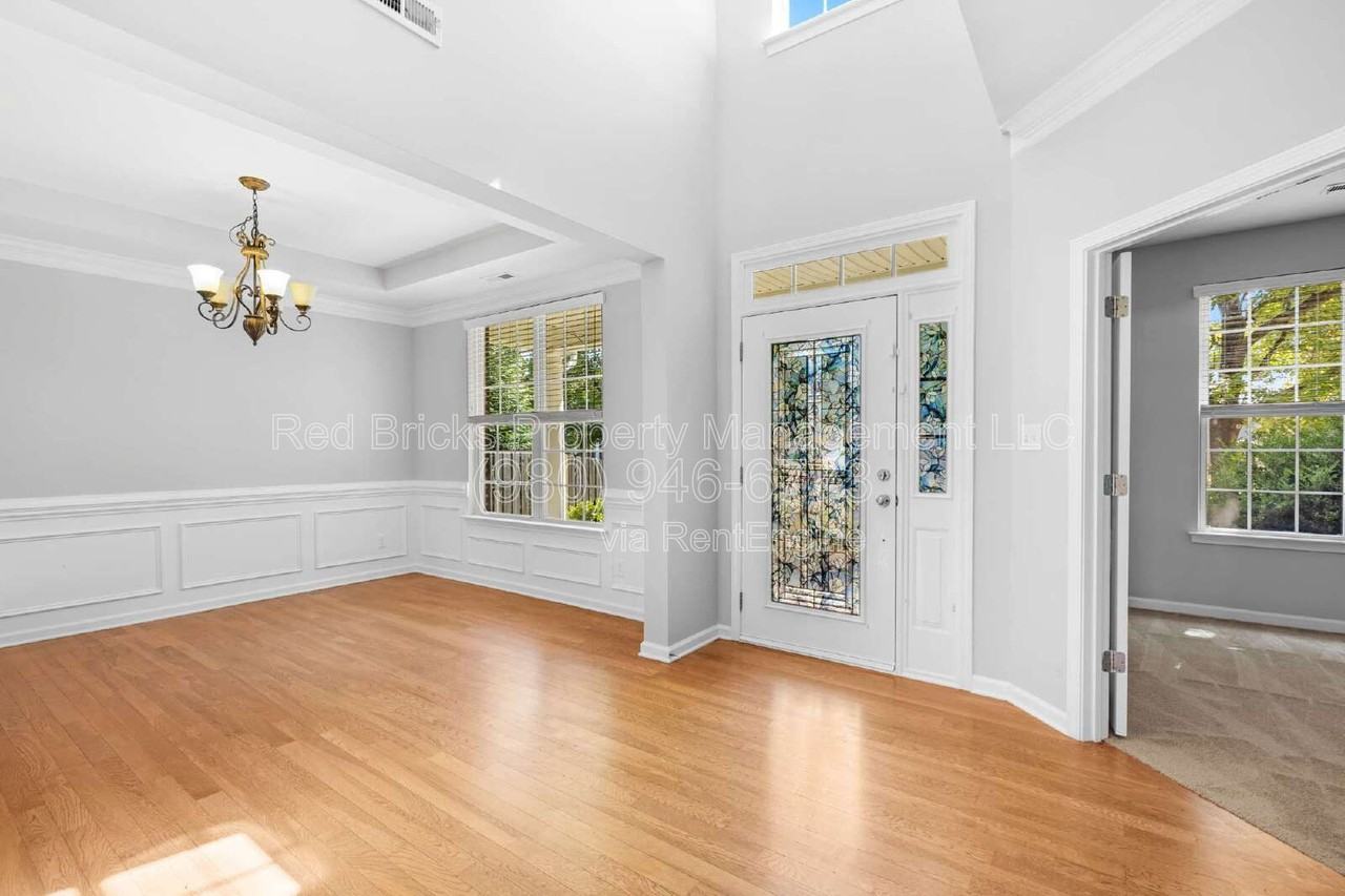 9621 Cheery Meadow Dr - Photo 4 of 37