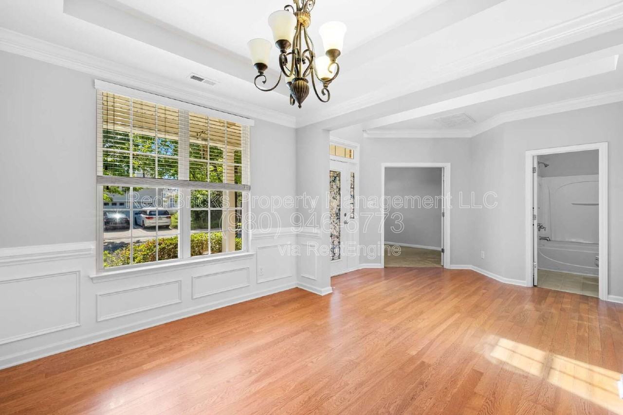 9621 Cheery Meadow Dr - Photo 5 of 37