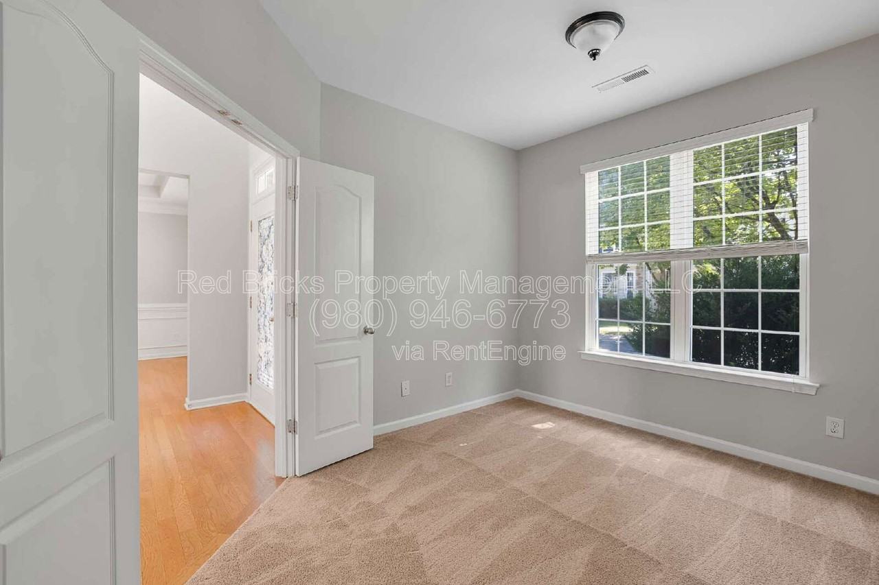 9621 Cheery Meadow Dr - Photo 7 of 37