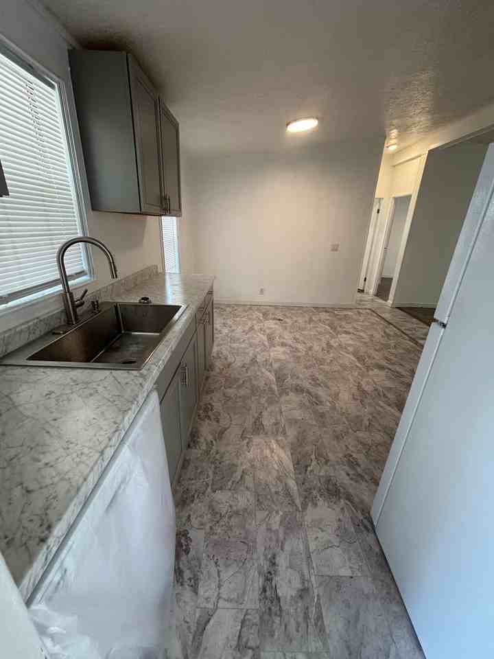 301 Archie St - Photo 4 of 14