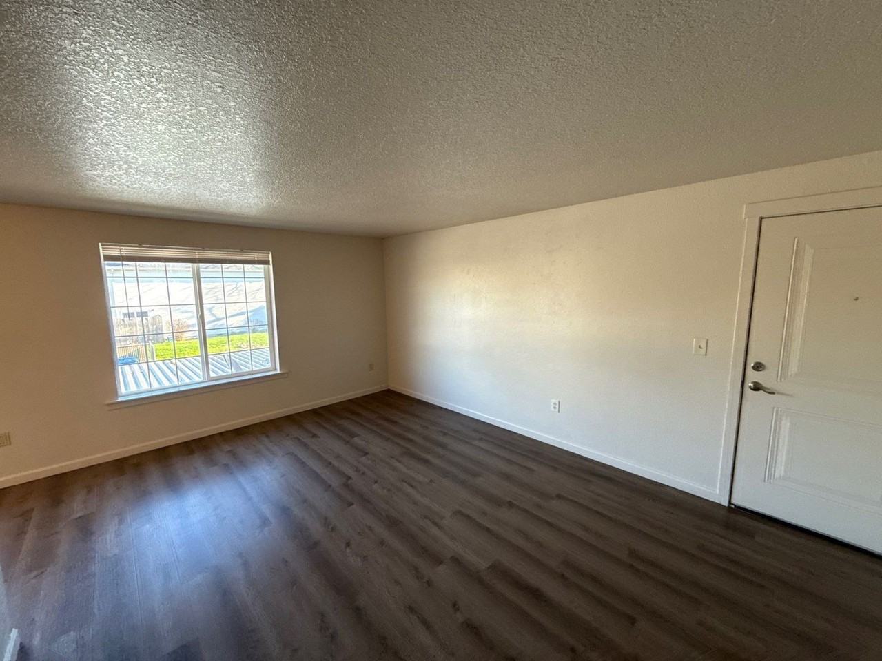 918 Bryan Ct - Photo 3 of 23