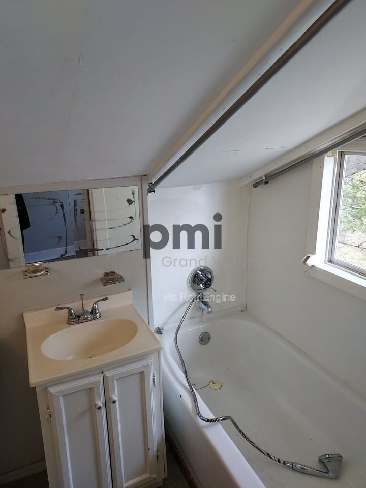 1920 E Wood St - Photo 4 of 14